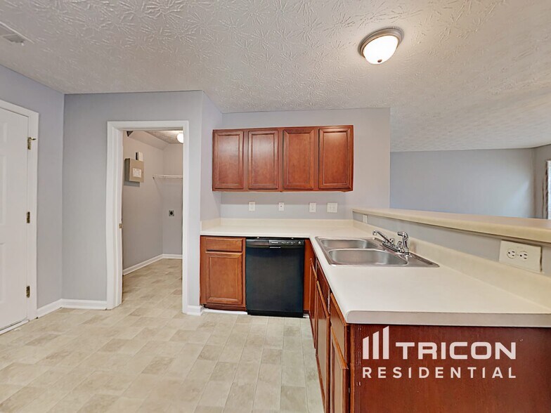 Building Photo - 3703 Harvest Dr