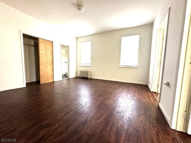 Building Photo - 528 Valley Brook Ave