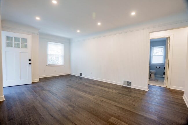 Building Photo - 361 Adams Ct