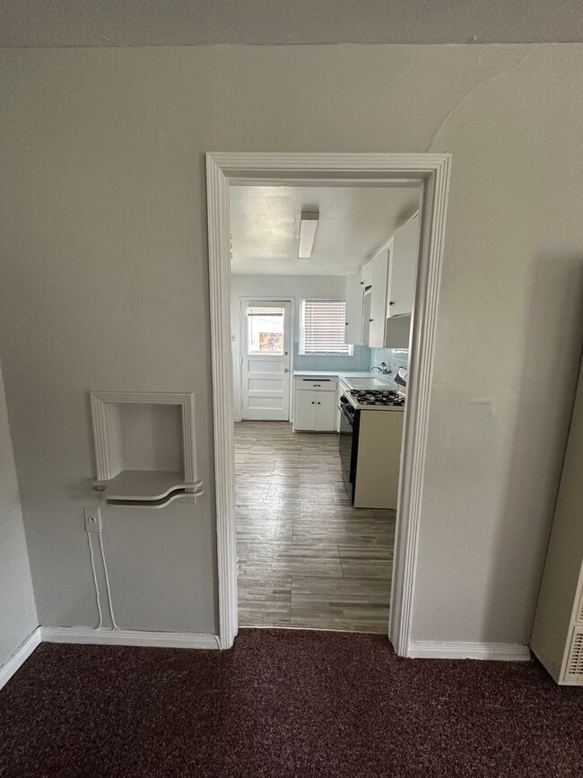 Building Photo - 1 bed, 1 bath, Duplex