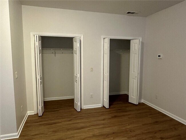 Building Photo - 1296 Dunwoody Cove