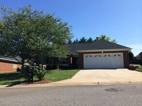 Building Photo - AVAILABLE TO SHOW!!!