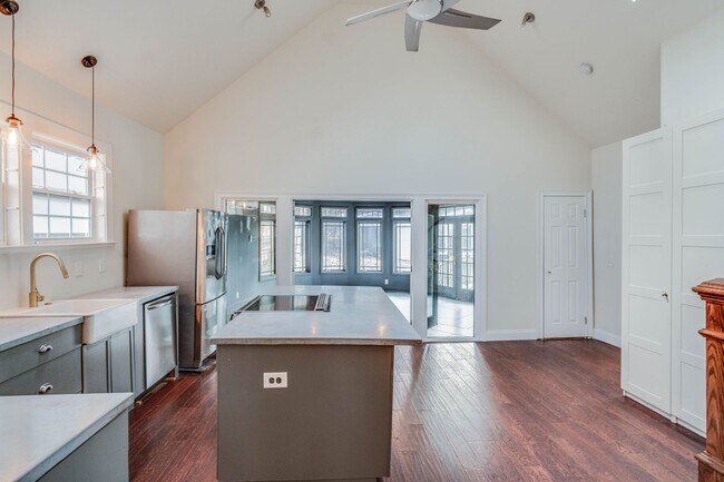 Building Photo - Newly Updated 4/3 in Howell Station w/ Ful...