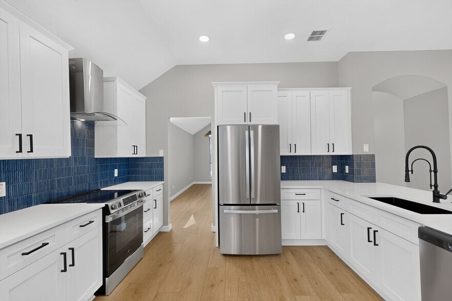 Building Photo - 11112 Amber Valley Dr