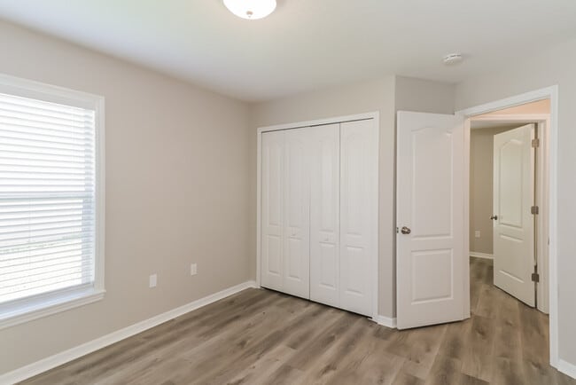 Building Photo - 25406-25407 7 Rivers Cir