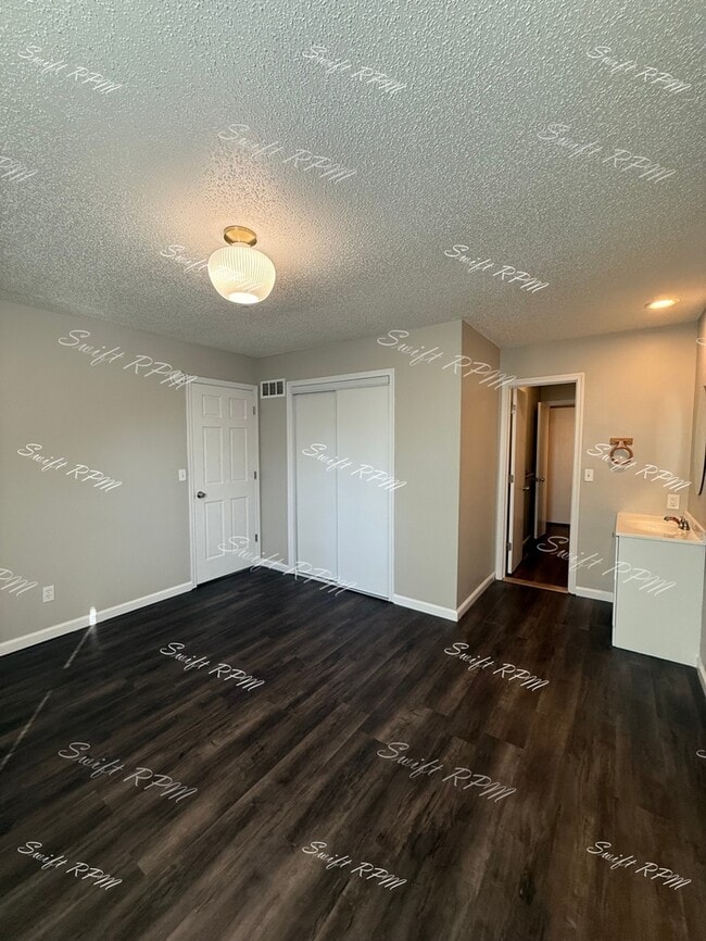 Building Photo - 6453 Hallet St