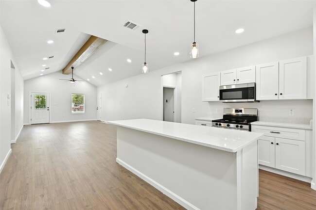 Primary Photo - 6105 Woodrow St