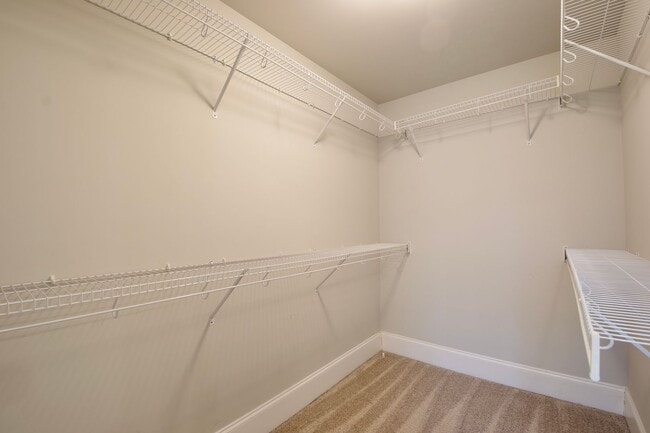 Building Photo - Cotswold S/D! 3Bed/2.5Bath Home with Fence...