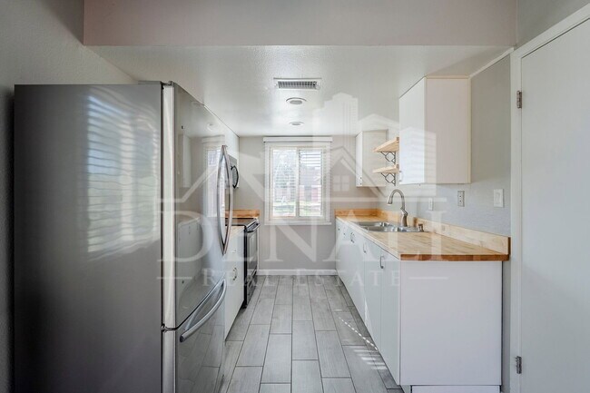 Building Photo - 600 S Dobson Rd