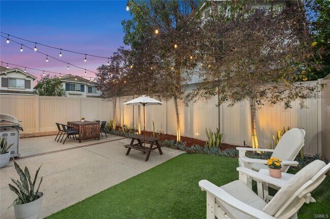 Building Photo - 3 bedroom in Gated Victoria Community!