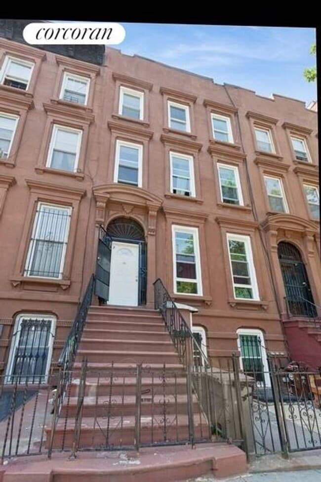 Building Photo - 726 Marcy Ave
