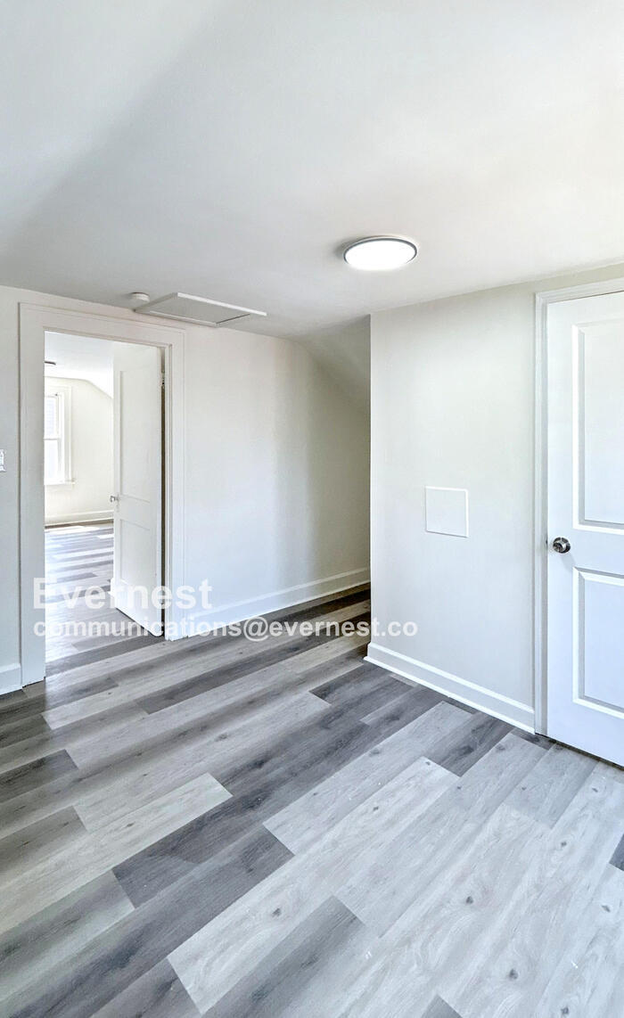 Building Photo - 792 E 232nd St