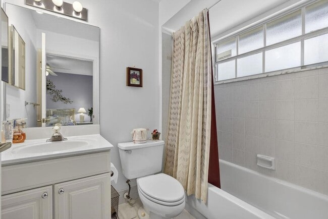 Building Photo - 1940 S Club Dr