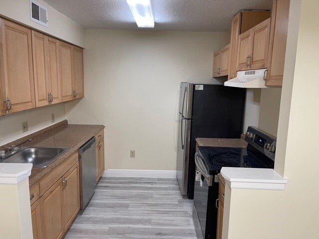 Building Photo - 225 S Tropical Trail