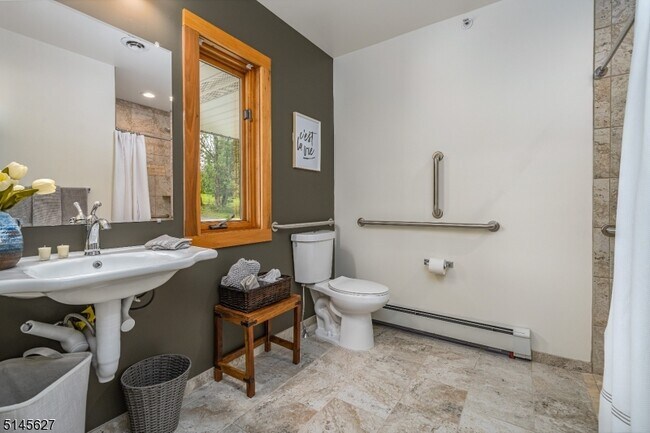 Building Photo - 36 Rocktown Hill Rd