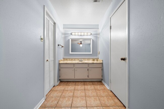 Building Photo - 7014 Woodfern Dr