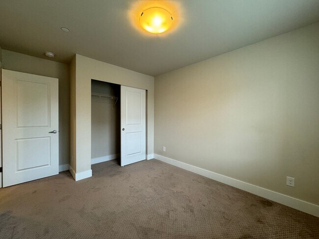 Building Photo - Gorgeous 4BR, 3.5BA Gem in Kingstone Community, Lynnwood,