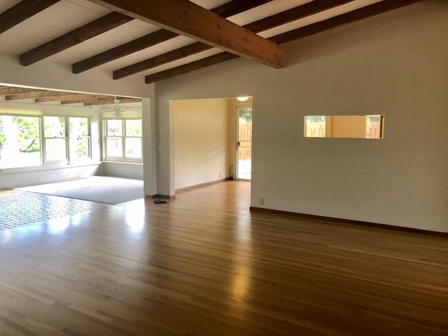 Building Photo - ENCHANTED LAKES 3/2/1, ENJOY KA'ELEPULU CANAL IN YOUR BACKYARD