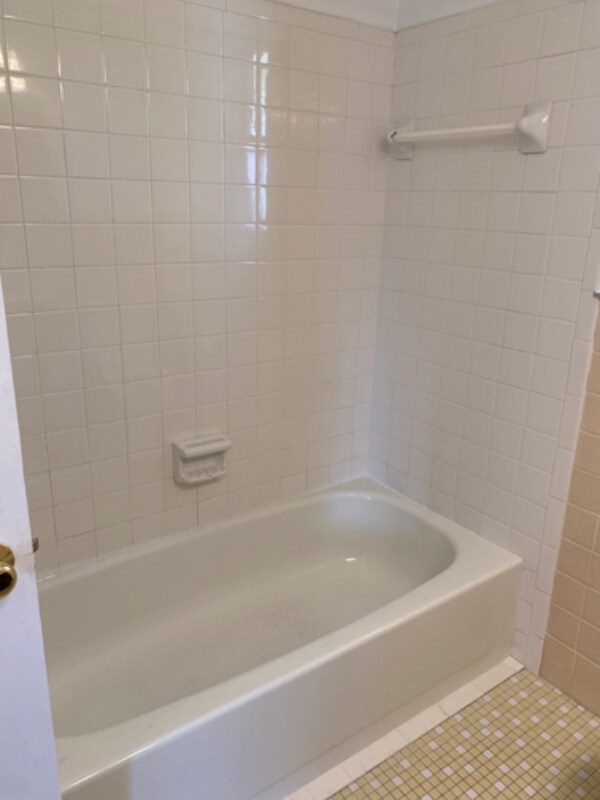 Building Photo - 4947 Charlemar Dr