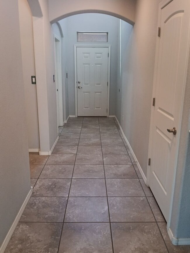 Building Photo - 5 Bedroom, 3 Bathroom Home! Schedule a Showing Today!