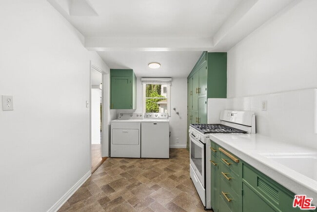 Building Photo - 14529 Greenleaf St