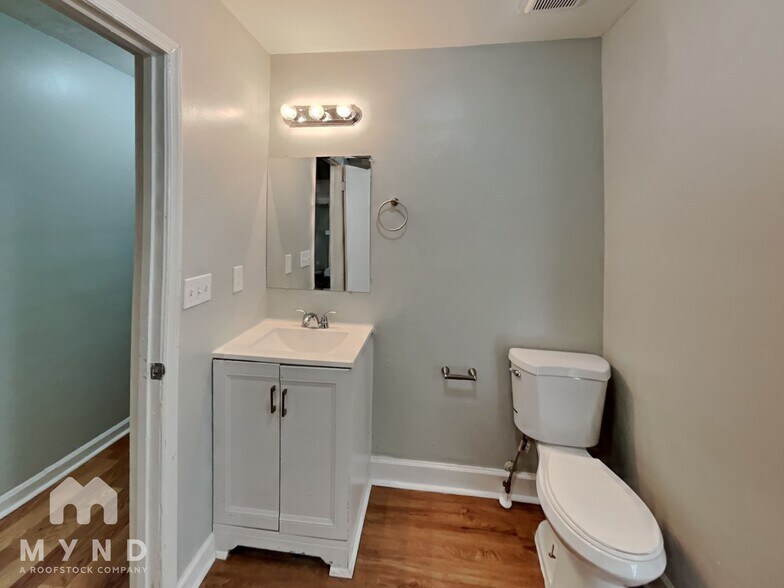 Building Photo - 546 Hardy Way