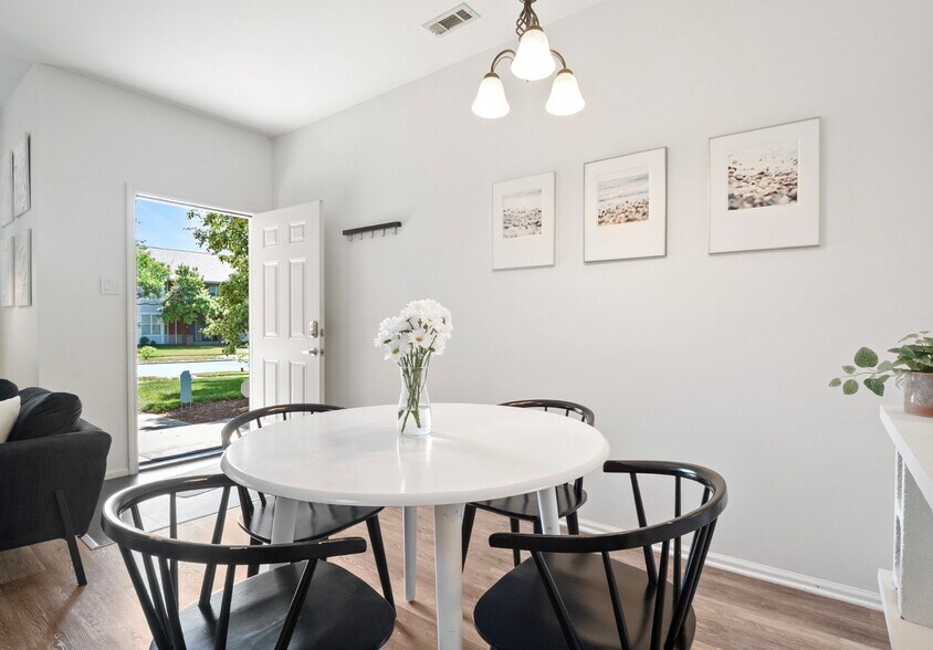 Building Photo - 4109 Westminster Pl