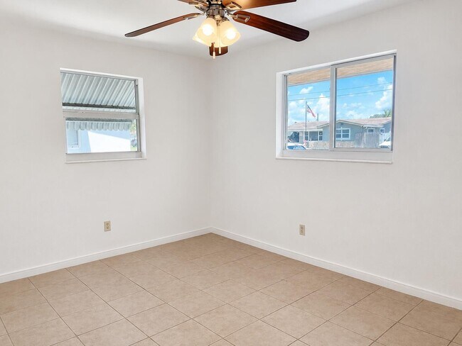 Building Photo - 9440 SW 51st St