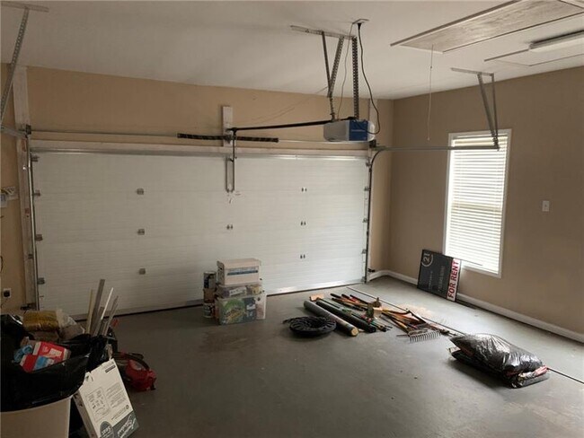 Building Photo - 1401 Redbud Way