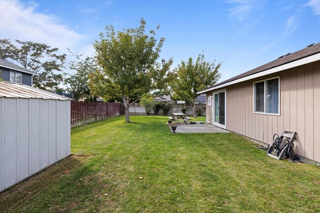 Building Photo - 6320 Candlestick Dr