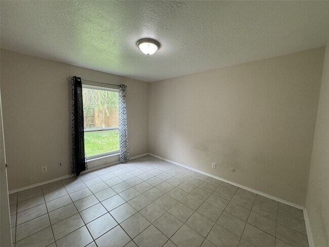 Building Photo - 11322 Briar Forest Dr