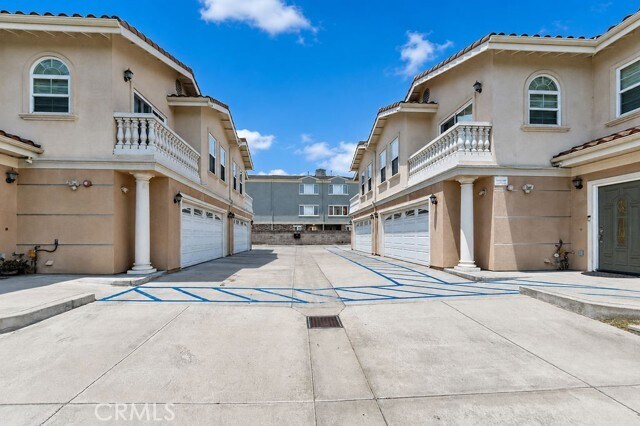 Building Photo - 7592 Artesia Blvd
