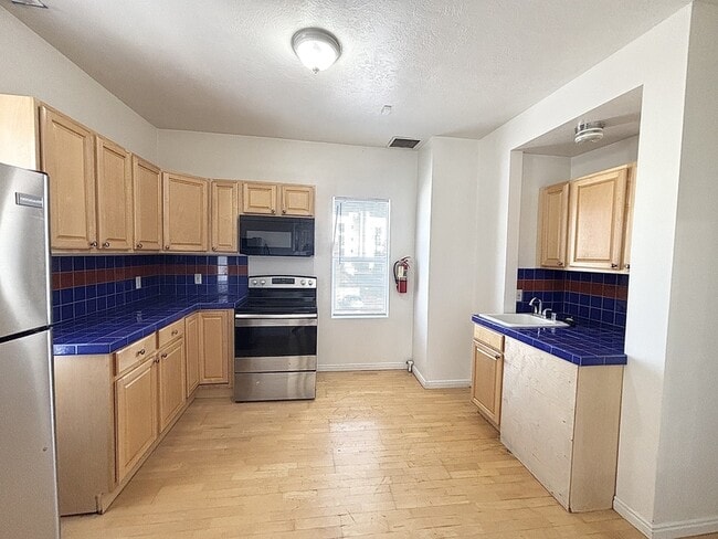 Building Photo - 517 E 500 S