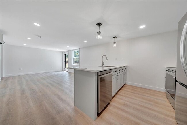 Building Photo - Newly Renovated 2BR Apartment in Vinton - Premium Finishes!