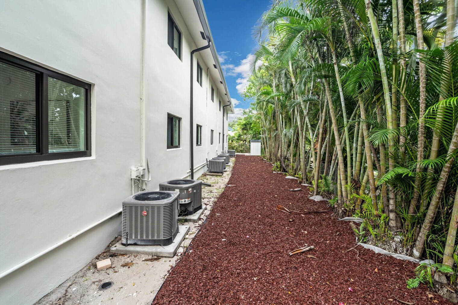 Building Photo - 1634 SW 4th Ave