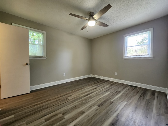 Building Photo - 445 Summerland Dr