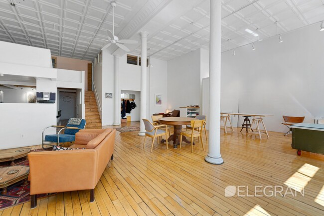 Building Photo - 48 White St