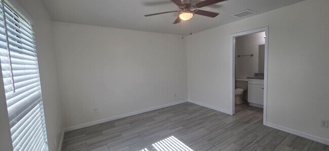 Building Photo - Duplex for rent