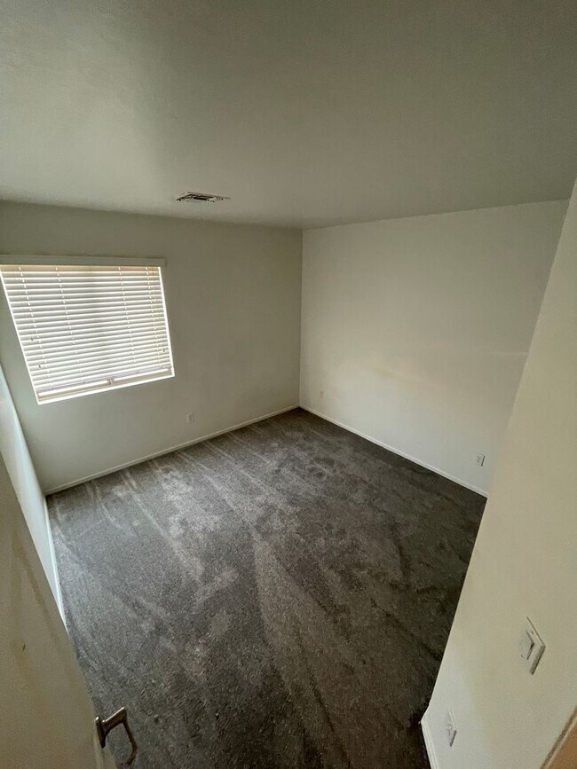 Building Photo - 5707 S 31st Dr