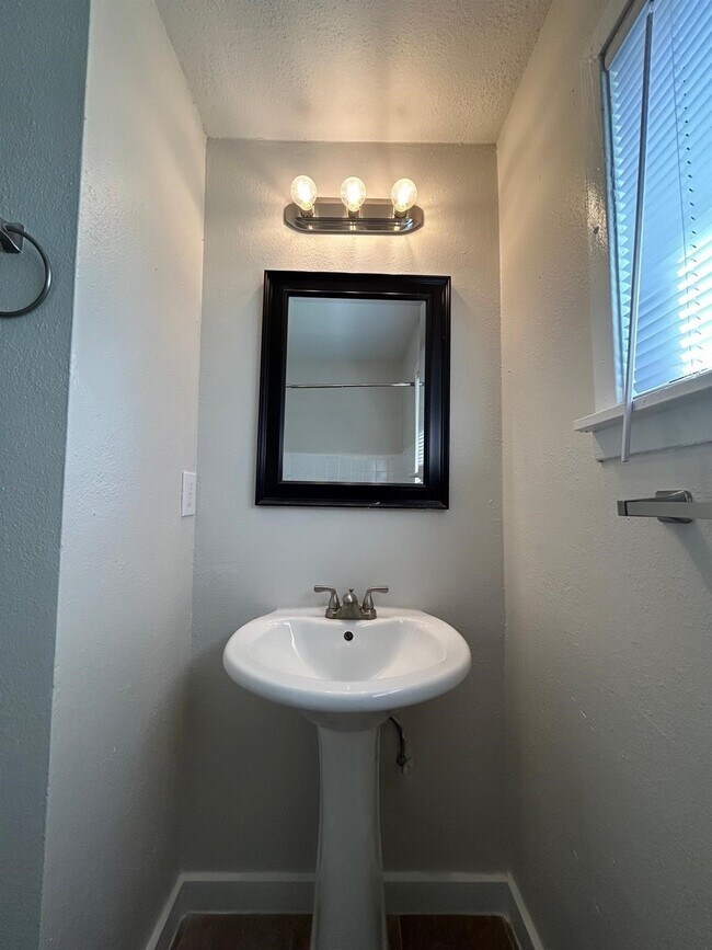 Building Photo - 3629 N MacGregor Way