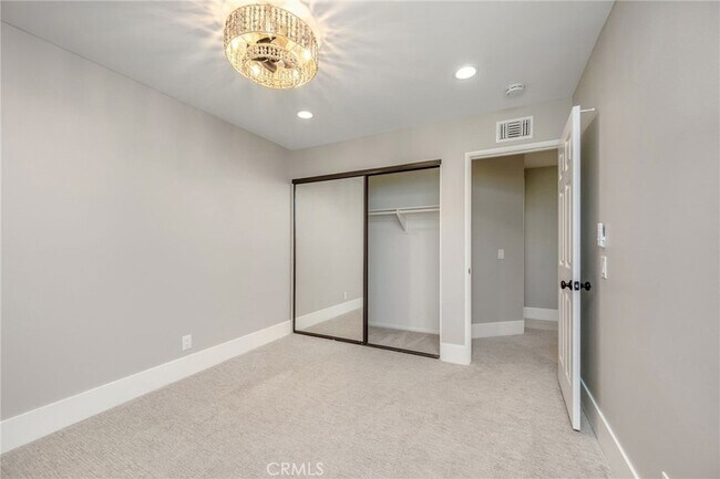 Building Photo - 33372 Breezy Pl