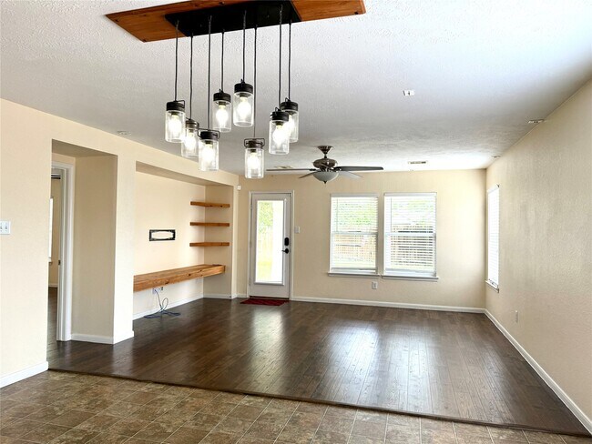 Building Photo - 15906 Arapaho Bend Ln