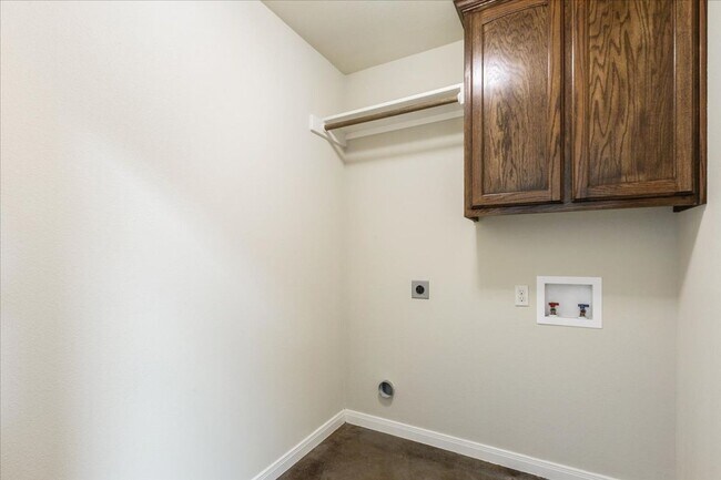 Building Photo - 3BR / 2BA Duplex in Hewitt, Texas | Midway ISD