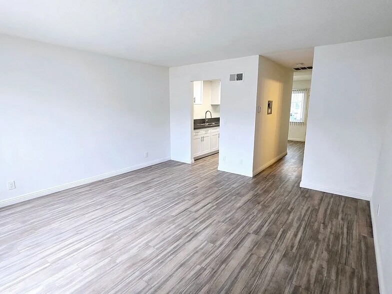 Building Photo - 2717 S Baker St