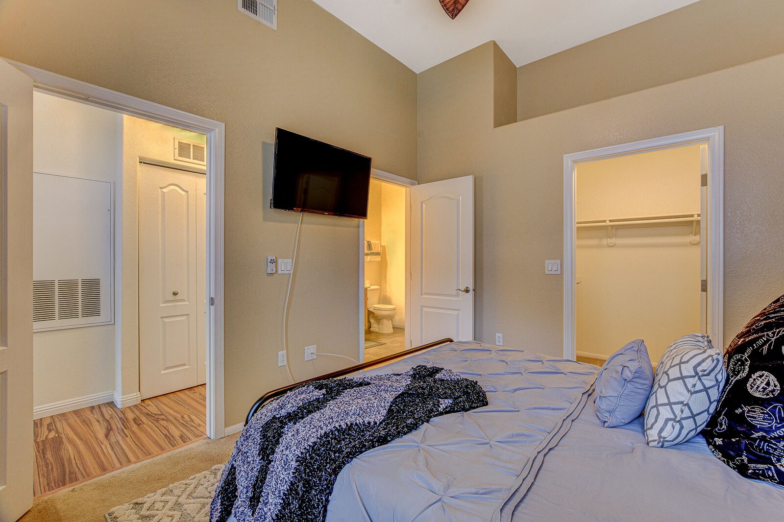 Building Photo - 3351 Indian Shadow St