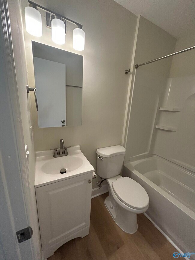 Building Photo - 220 8th Ave NW