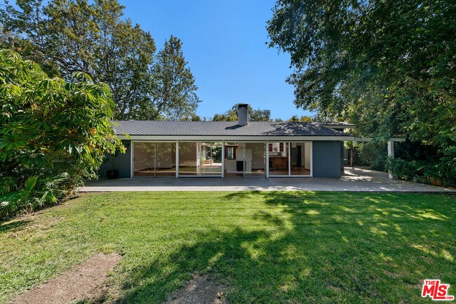 Building Photo - 6328 Frondosa Dr