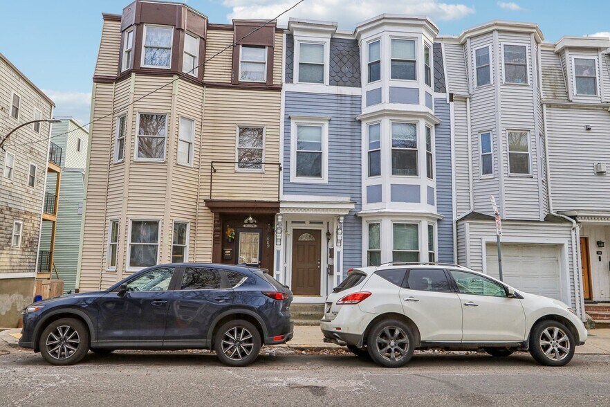 Primary Photo - 487 E 7th St
