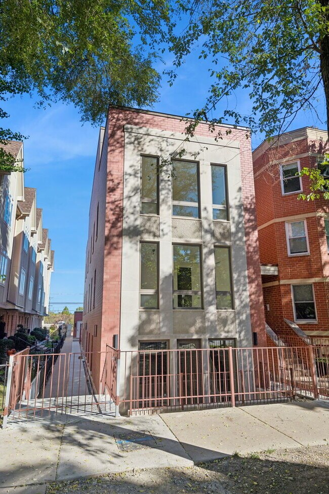 Building Photo - 2323 N Lister Ave