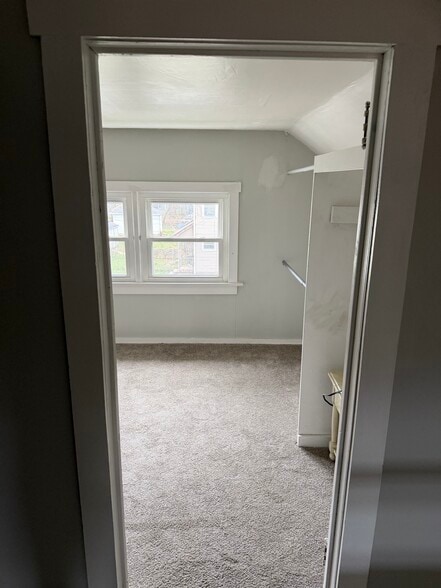 Building Photo - 732 Rockford Ave